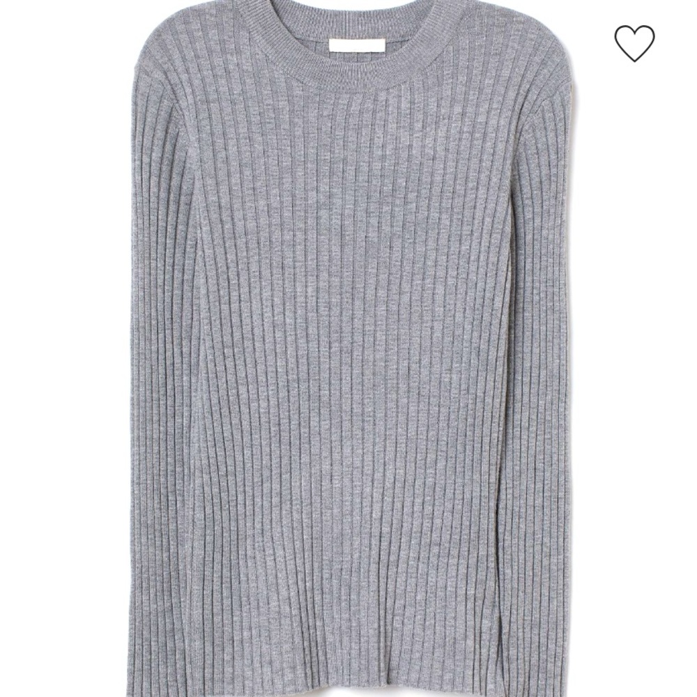 H&M ribbed gray long sleeve top.